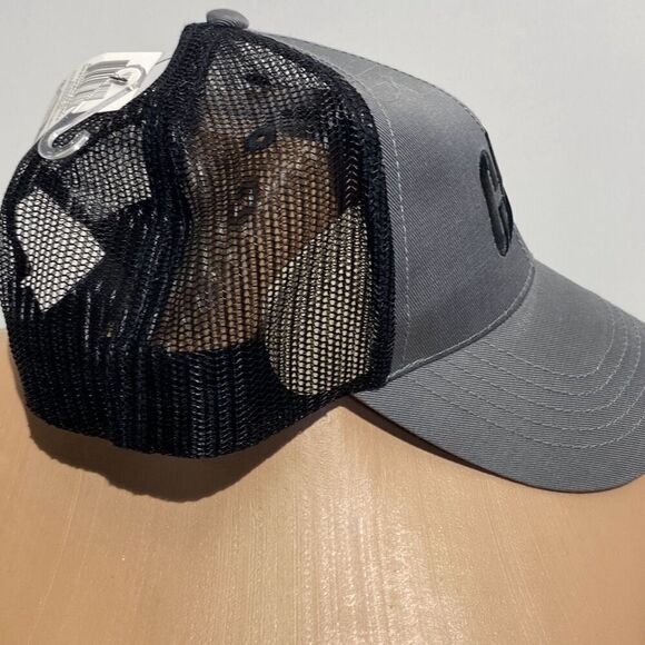 CAT Men's Gray and Black 6 Panel Embroidered Snapback Trucker Hat Adjustable NWT - Picture 2 of 8